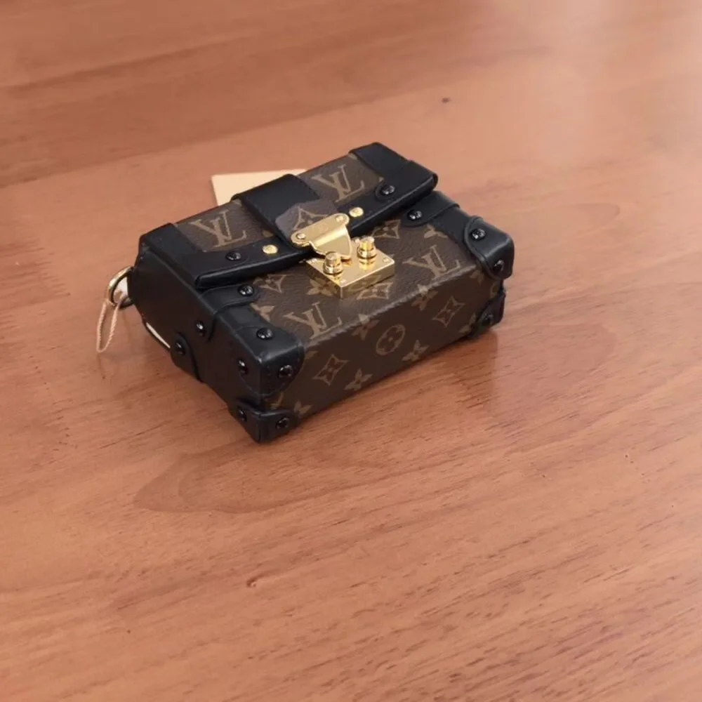 Louis Vuitton Women Pre-Loved Bag Very Good Condition